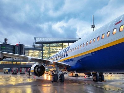 Ryanair groził podwyżkami. Teraz mówi, że będą, ale nie takie straszne
