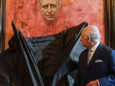 Portret Karola III to ukryte przesłanie? Ludzie okultyzmu nie mają wątpliwości