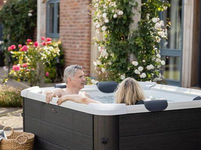 Domowe spa na wyciągnięcie ręki. Dmuchane jacuzzi zmieniają nasz sposób na relaks