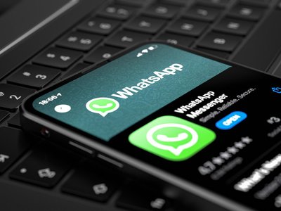 WhatsApp: ten błąd pozwala widzieć rządowi, z kim rozmawiasz