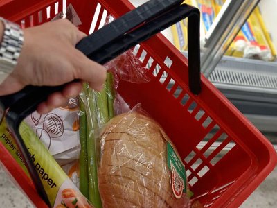 Właściciel kilku sieci zamknął 165 sklepów. Na bruku tysiące osób