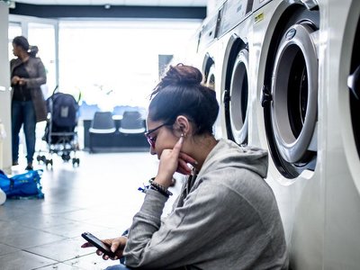„Myśleliśmy, że naszymi klientami będą głównie obcokrajowcy i turyści”. Rośnie popyt na pralnie. Inwestycja zwraca się w dwa lata