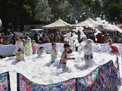 Mnóstwo atrakcji i dobra zabawa na rozpoczęcie wakacji. Tak było na Pikniku Rodzinnym w Rymanowie-Zdroju [ZDJĘCIA]