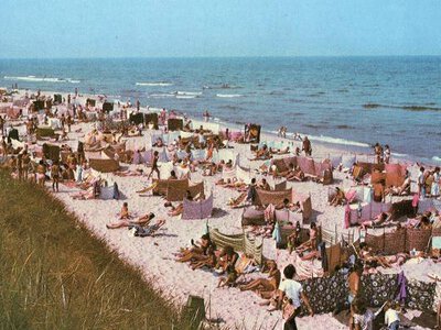 Darłowo na starych zdjęciach. Zobacz, jak wyglądała plaża w nadmorskim kurorcie kilkadziesiąt lat temu!