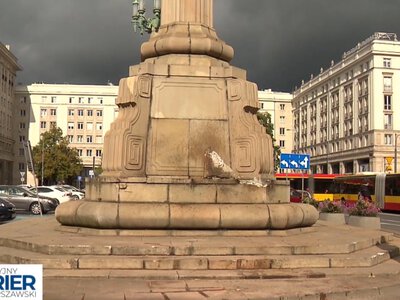 Pijany policjant dachował na Placu Konstytucji