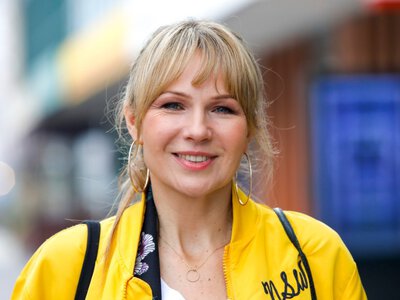 Anna Guzik ma znaną kuzynkę. Była wicepremierem i jedną z ważniejszych osób w UE