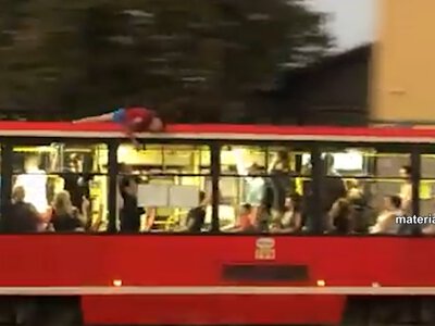 Mężczyzna jechał na dachu tramwaju numer 40 ulicą Katowicką. Fot. materiały prywatne
