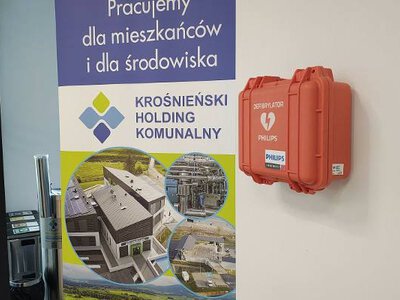 Kolejne defibrylatory w Krośnie. Zainstalowano je w obiektach Krośnieńskiego Holdingu Komunalnego