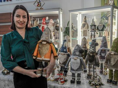 Świąteczne skrzaty Jowity Kosiek. Wystawa w Centrum Informacji Turystycznej i Kulturalnej w Jaśle