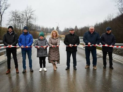 Wyremontowano most na turystycznej trasie w gminie Rymanów. Starosta krośnieński zapowiada kolejne inwestycje [ZDJĘCIA]