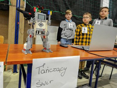 Zawody robotyczne w jasielskim „Chemiku”. Wzięło w nich udział 9 szkół podstawowych z powiatu jasielskiego