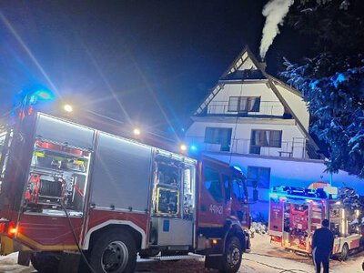 Nocna akcja strażaków w Lipnicy Dolnej. Paliła się sadza w kominie