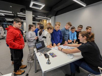 Uczczono pamięć wybitnego jaślanina Hugona Steinhausa. W Generatorze Nauki GEN w Jaśle odbyły się warsztaty dla dzieci [ZDJĘCIA]