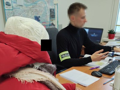 Policjanci z toruńskiej komendy zatrzymali 66-latkę podejrzaną o kierowanie gróźb oraz publiczne nawoływanie w sieci do pozbawienia życia prezesa fundacji WOŚP