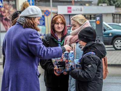 Finał WOŚP w Jaśle. Trwa zbiórka do puszek. Sprawdź program wydarzeń na rynku! Będą m.in. pokazy, koncerty i licytacje [ZDJĘCIA]