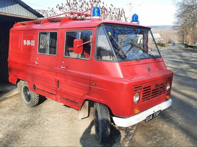Gratka dla miłośników motoryzacji. Gmina Rymanów wystawiła na sprzedaż 32-letni samochód pożarniczy marki FS Lublin [ZDJĘCIA]