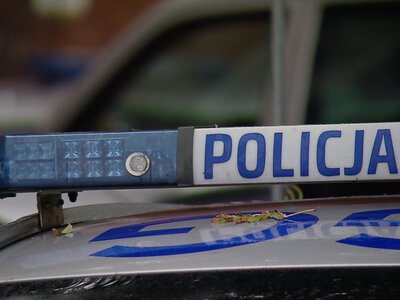 Noworodek w pustostanie pod opieką nietrzeźwych i poszukiwanych rodziców