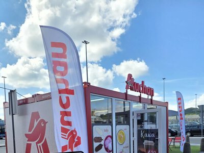 Auchan Summer, czyli hipermarketowy gigant idzie śladami Żabki