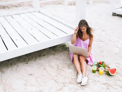 Wakacje w stylu slow business – jak od nowa poukładać swoje priorytety zawodowe?