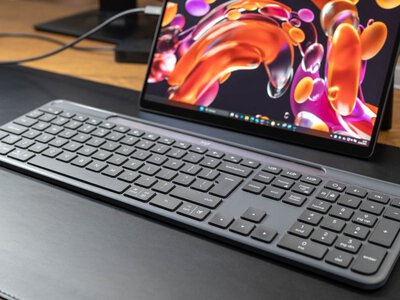 Zapomnij o ładowarce. Na zawsze. Sprawdziłem solarną klawiaturę Logitech