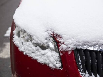 Jak sobie poradzić z zimowymi problemami z autem? Poznaj proste triki