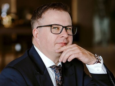 Od rodzinnej stolarni do marki premium. Adrian Halupczok o rozwoju firmy i kontrowersjach wokół internetowych publikacji