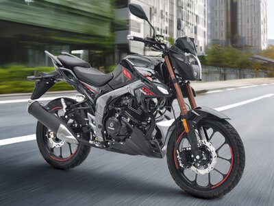 Barton Noxo 125. Nowy, ekonomiczny naked na kategorię B