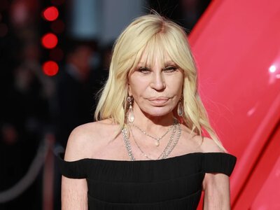 Ikoniczny duet zachwyca. Donatella Versace i Anne Hathaway znów razem