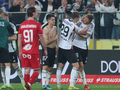 Ostatnia akcja i Legia pogrążyła Widzew. Kapustka z Adamskim bohaterami
