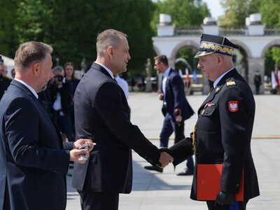 Prezydent wręczył awanse generalskie oficerom Państwowej Straży Pożarnej