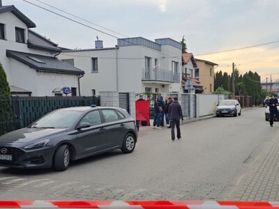 Do morderstwa doszło na posesji w Raszynie przy ul. Mokrej (fot. TVP3 Warszawa)