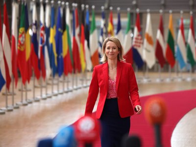 Putin chce Schrödera do negocjacji z UE. Szefowa dyplomacji ma jedną odpowiedź