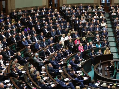 Z Sejmu zniknęło blisko 500 litrów alkoholu. Co się z nim stało?