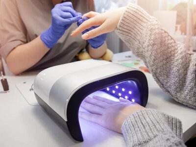 Ten manicure robi furorę. Kobiety pokochały efekt „galaretki”