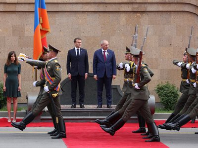 Kwiaty, woda, koniaki, owoce i gaz. Rosja nęka Armenię za dążenie do integracji z UE