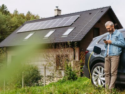Zasilanie domów elektrykami to niezwykle atrakcyjna opcja. Pozwala zmniejszyć rachunki