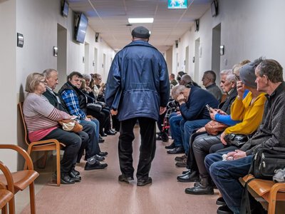 Absurdalne zarobki lekarzy. Powyżej takiej liczby godzin pacjent i lekarz przestają być bezpieczni
