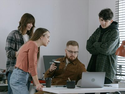 Te firmy rozbijają bank na rynku pracy. Pracownicy są zachwyceni