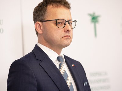 Łowcy cieni są o krok od złapania Marcina Romanowskiego. Depczą mu po piętach