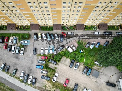 Kierowcy sami dają złodziejom sygnał. Robią to tuż po zaparkowaniu