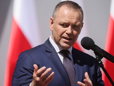 To nie byli zwykli żartownisie. Kto stał za akcją w mieszkaniu matki Karola Nawrockiego?