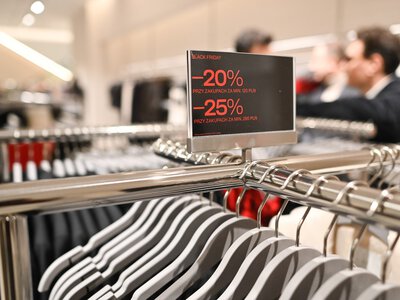 Wielkie sieci z zarzutami. Promocje na ubrania mogły być fikcją