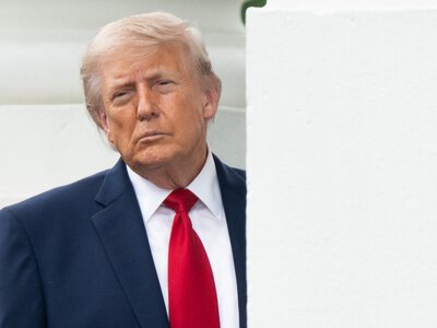Donald Trump zapada w drzemki, gubi wątek. I ukrywa objawy choroby