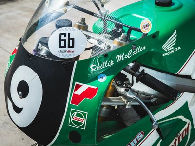 Kawasaki z WorldSBK, Honda RC30 ze śladami wielkich nazwisk. To się nazywa aukcja!