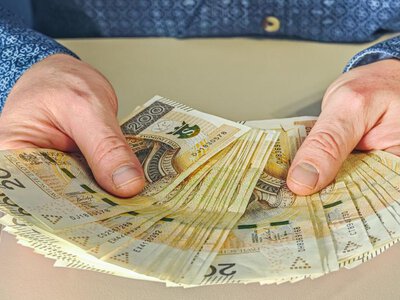 Konto firmowe w ING z premią do 4200 zł i dwa lata za darmo. Sprawdzamy, co trzeba zrobić