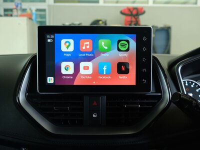 Android Auto ułatwia życie kierowcom. Wystarczy przesunąć palcem