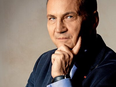 Grozi nam wojna z Rosją? Radosław Sikorski dla „Forbesa”: Ja nie widzę, skąd Putin miałby wziąć milion żołnierzy na ofensywę. Co innego groźby, albo prowokacja