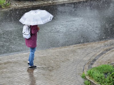 Nie tylko parasol. Te rzeczy mogą być bardziej niebezpieczne podczas burzy