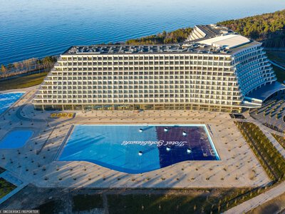 Problemy hotelu w Pobierowie? Media: brakuje kluczowego pozwolenia