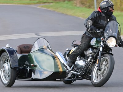 Royal Enfield Continental GT z wahliwym wózkiem bocznym